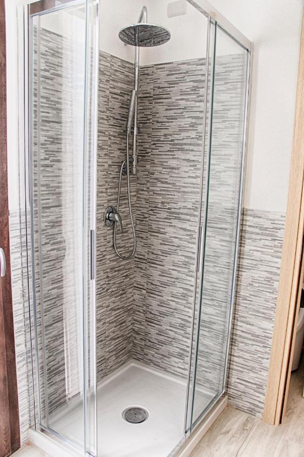 Aquilone Apartment Badesi Ngoại thất bức ảnh