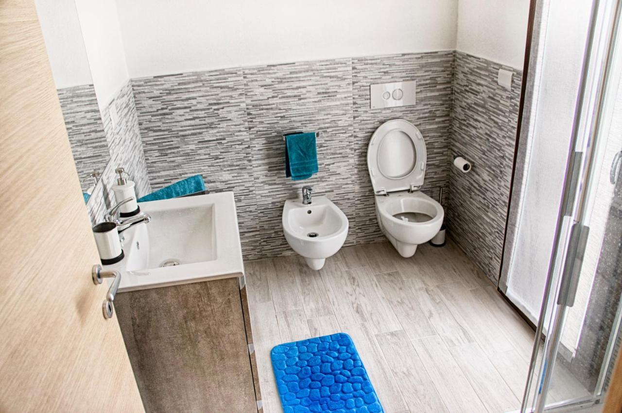 Aquilone Apartment Badesi Ngoại thất bức ảnh
