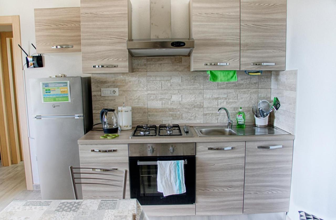 Aquilone Apartment Badesi Ngoại thất bức ảnh